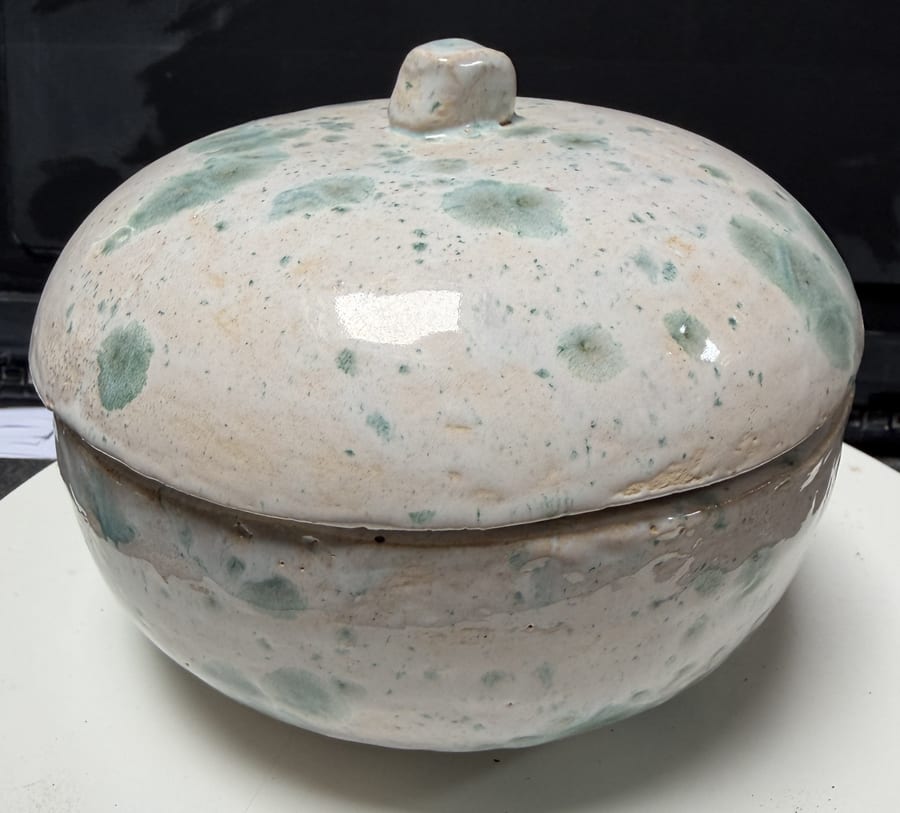 Keramiek "Ronde Pot met Deksel" door Marianne — Kunstcollectief Zaalberg