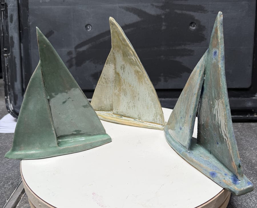 Keramiek "Zeilscheepje" door Marianne — Kunstcollectief Zaalberg