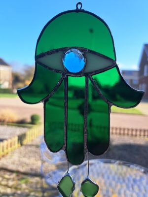 Tiffany-glaswerk "Hand van Fatima met Zeeglas" door Pieter — Kunstcollectief Zaalberg