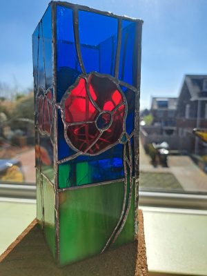 Tiffany-glaswerk "Theelicht Klaproos" door Pieter — Kunstcollectief Zaalberg