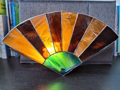 Tiffany-glaswerk "Wandlamp Art Deco Zon" door Pieter — Kunstcollectief Zaalberg